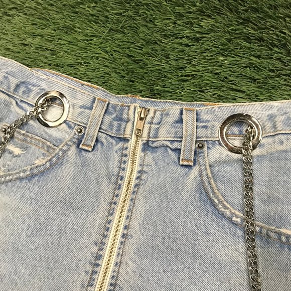 Denim Carmar Skirt Screen-Worn in 'Dare Me' - Picture 6 of 9